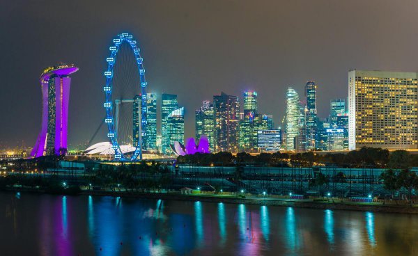 新加坡和香港哪个面积大一点