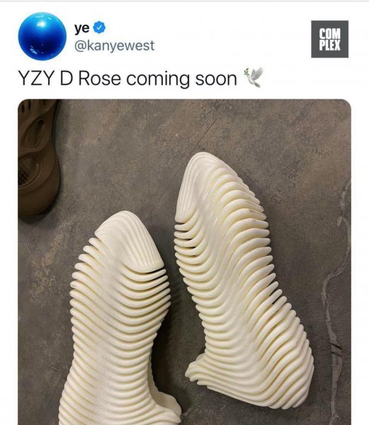 第一双yeezy什么时候发售的鞋子