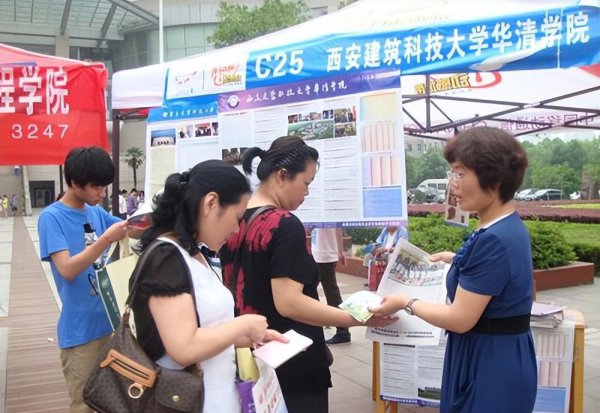 华清大学是哪所学校简称