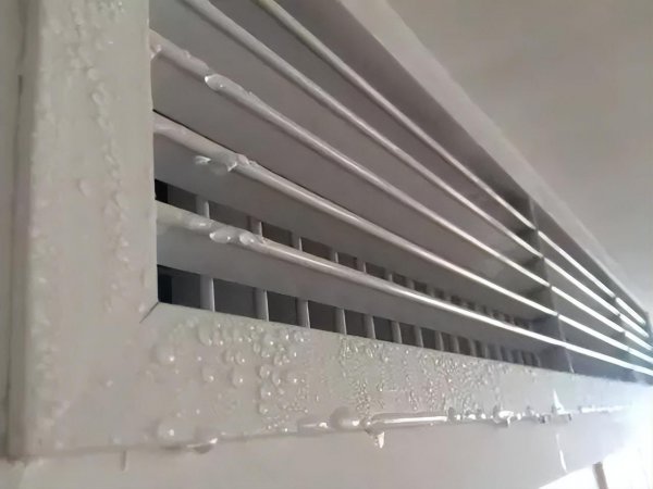 空调内机滴水声又见不到水怎么回事