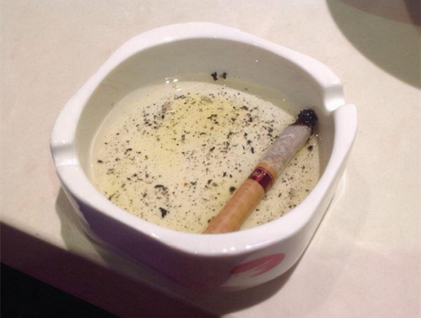 烟灰缸永远不要倒水寓意什么