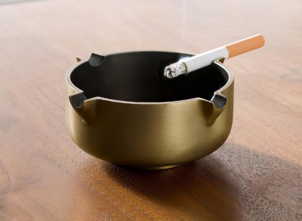 烟灰缸永远不要倒水寓意什么