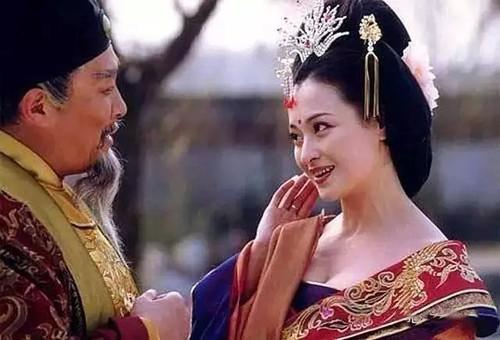 拜倒在你的石榴裙什么意思