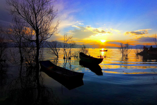 独坐敬亭山是一首什么诗