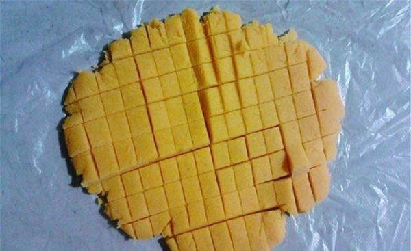 夏天鲤鱼喜欢吃什么味型的饵料