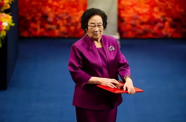 诺奖获得者屠呦呦成就