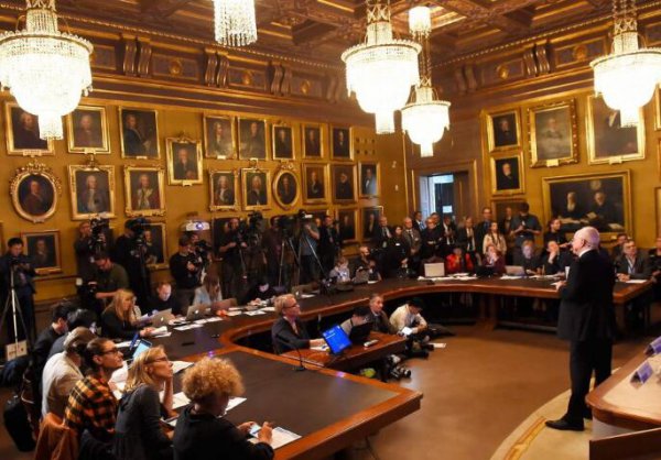 居里夫人原名玛丽·斯可罗多夫斯卡