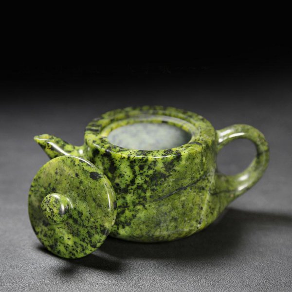 药王石绿色的好还是黑色的好