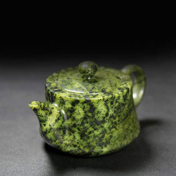 药王石绿色的好还是黑色的好