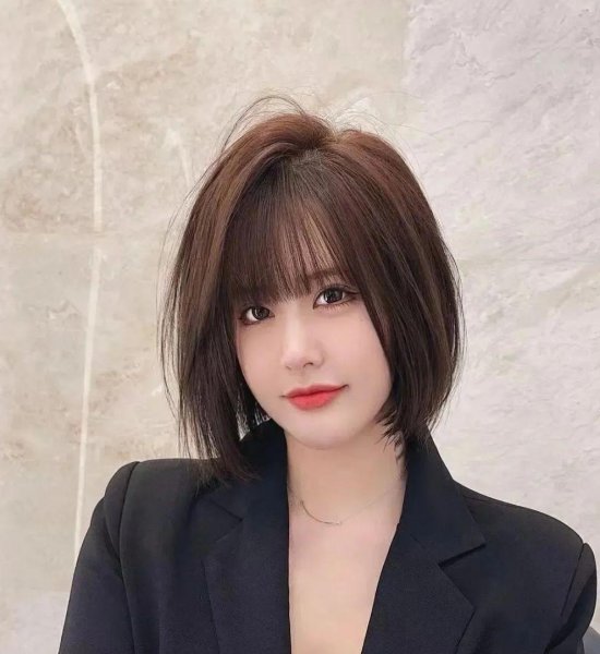 脸大头发少适合什么发型