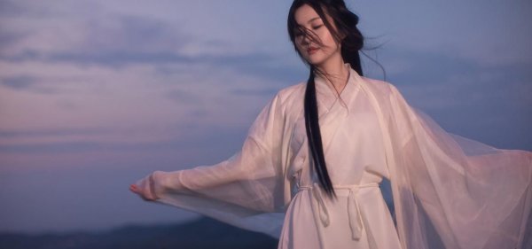 夸赞女人气质优雅的诗词名句