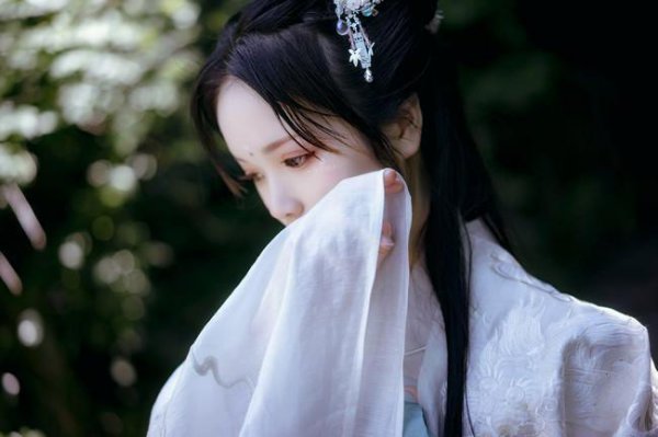夸赞女人气质优雅的诗词名句