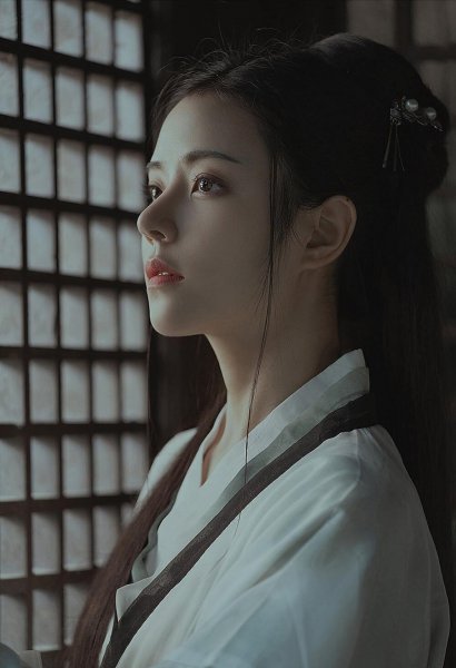 夸赞女人气质优雅的诗词名句
