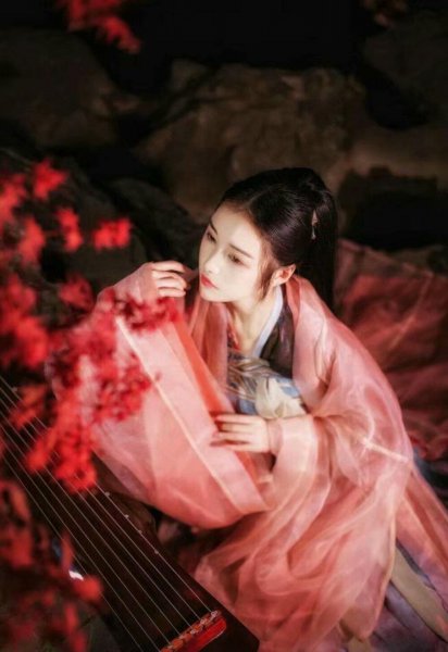 夸赞女人气质优雅的诗词名句