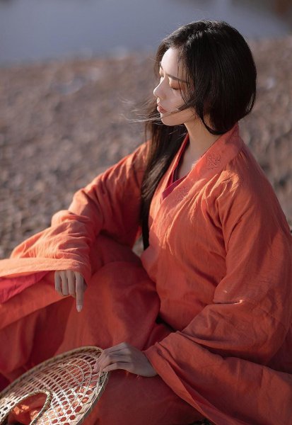 夸赞女人气质优雅的诗词名句