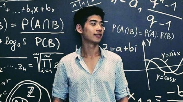何超盈老公是辛奇隆吗