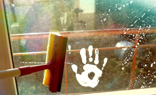 怎么擦玻璃又快又干净不留水痕