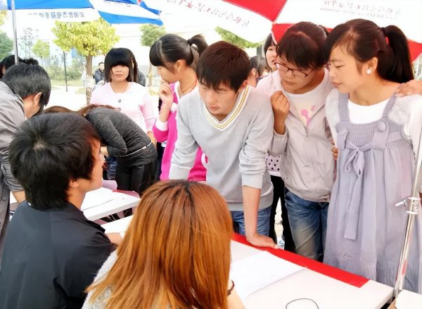 大学学生会有什么部门和职位名字