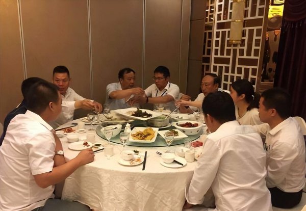 白酒喝一半拧上盖能放多久