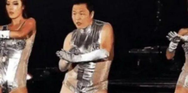 江南style是哪一年出品出来流行的