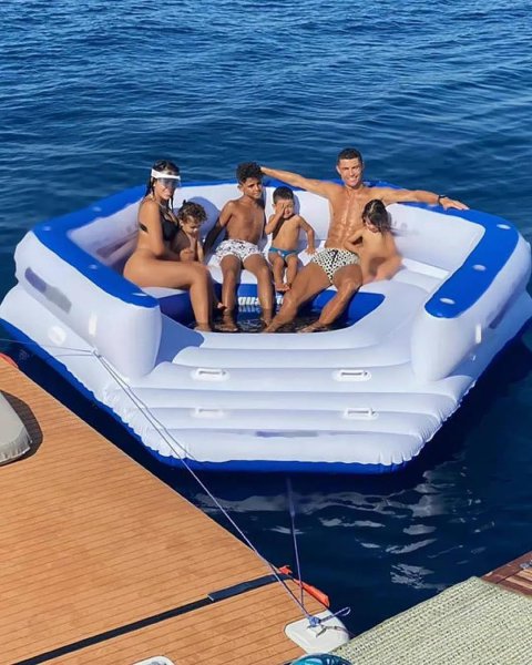 现在c罗有几个娃