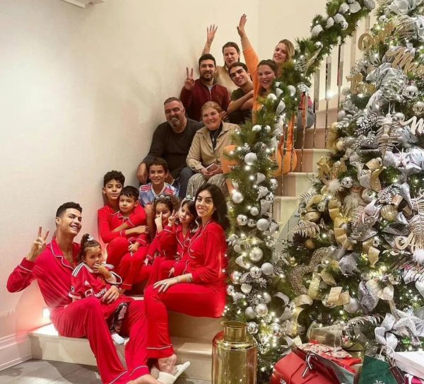 现在c罗有几个娃