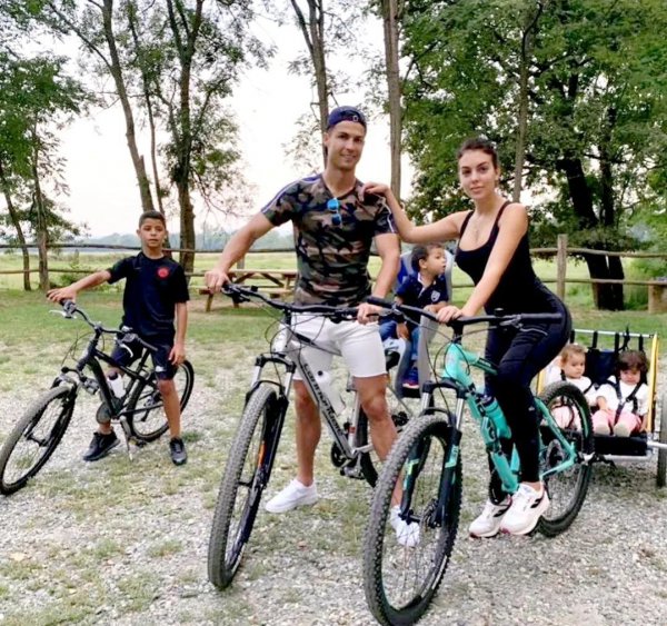 现在c罗有几个娃