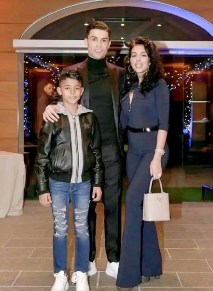 现在c罗有几个娃