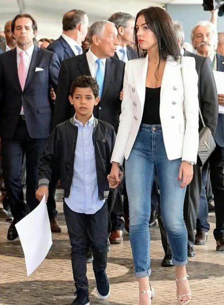 现在c罗有几个娃