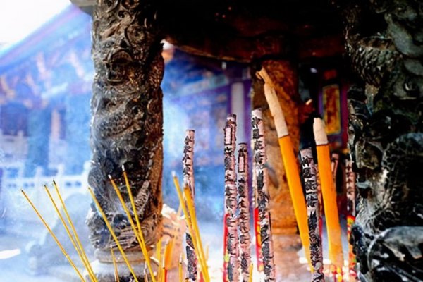 去寺庙点香有什么讲究
