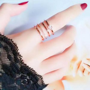 女生戒指带中指怎么说 女人十个手指戴戒指的意思