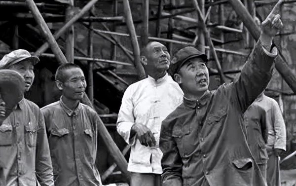 红旗渠是谁带头修建的