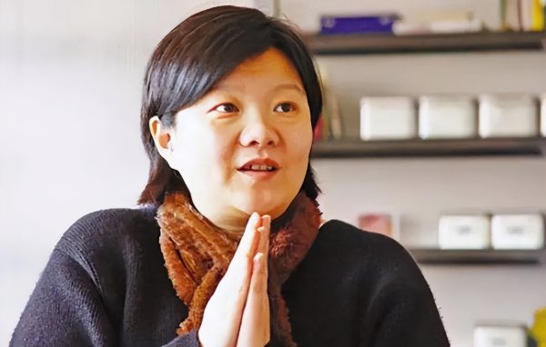 洪晃的四次婚史是怎么回事