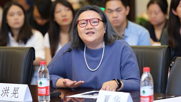 洪晃的四次婚史是怎么回事