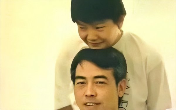 洪晃的四次婚史是怎么回事