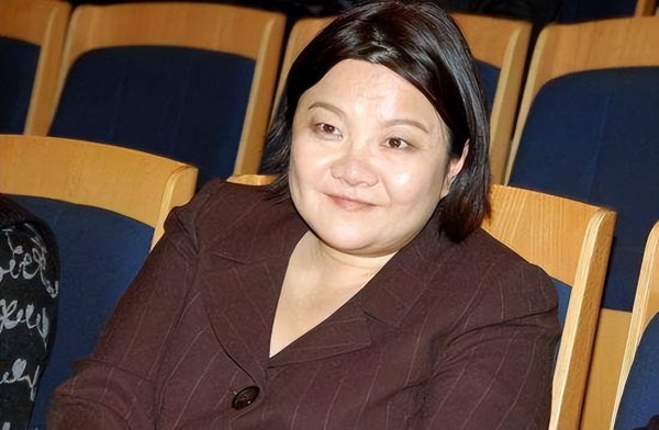 洪晃的四次婚史是怎么回事