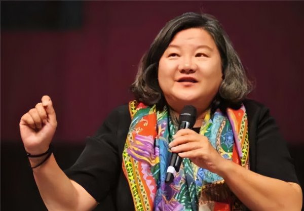 洪晃的四次婚史是怎么回事
