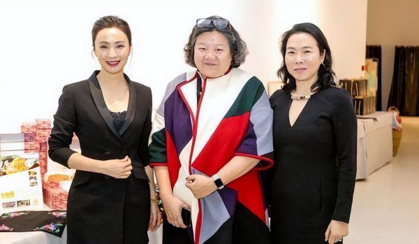 洪晃的四次婚史是怎么回事