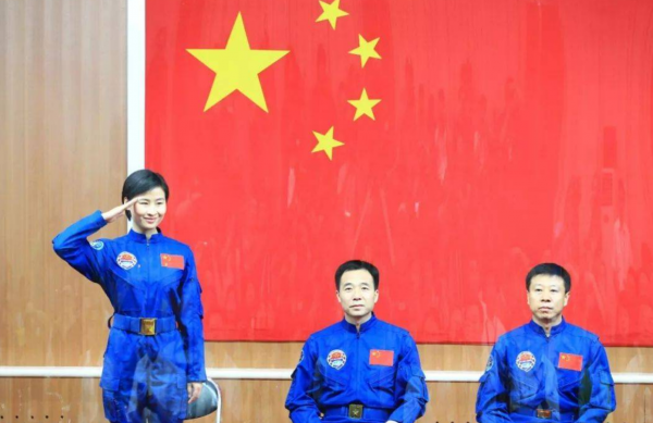 女航天员王亚平级别
