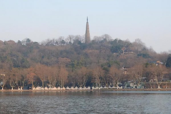 形容赏游西湖时的诗句