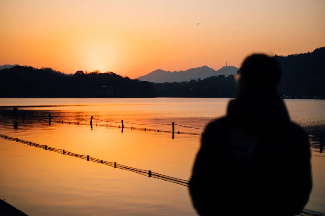 关于死亡的诗句有哪些