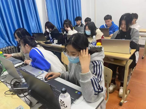 初中毕业女孩学什么有前途