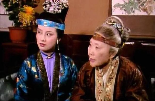 暗地里最护着林黛玉的是谁