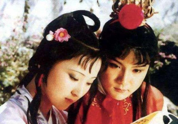 暗地里最护着林黛玉的是谁