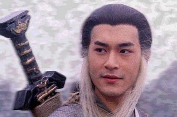 裘千仞能打过周伯通吗