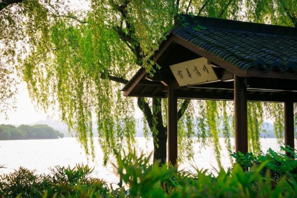 关于踏春的古诗词有哪些