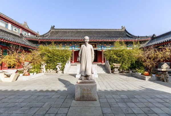 竹石作者简介及背景资料