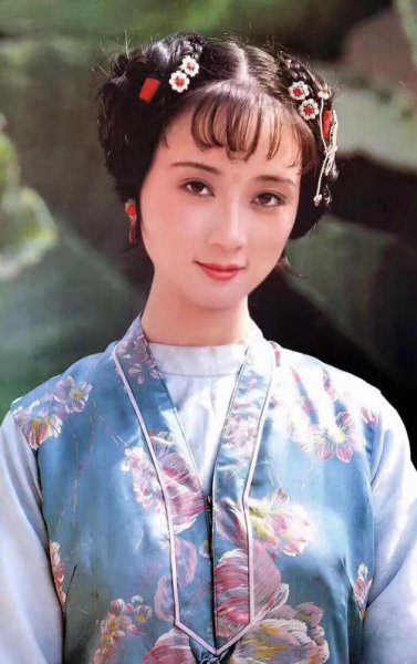 英莲在红楼梦中的作用