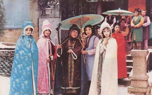 英莲在红楼梦中的作用