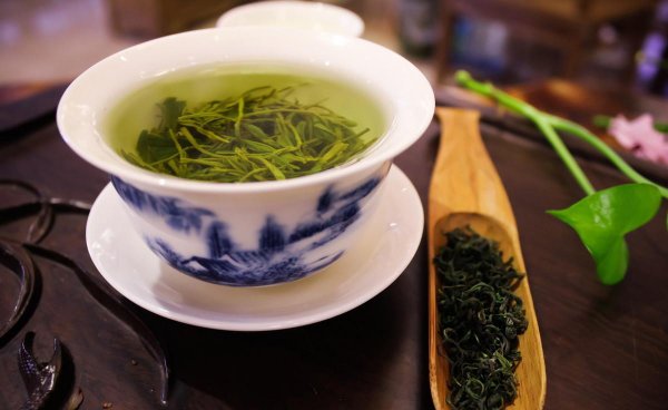 冲泡绿茶水温多少度泡好